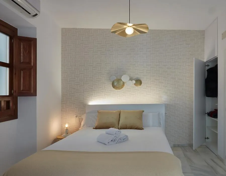 Apartamento con balcón en el centro histórico QH Reyes Católicos-1