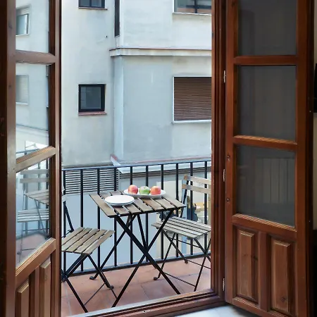 Apartamento con balcón en el centro histórico QH Reyes Católicos-3